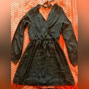 Bohemian chik tunic. V neck with elastic waist and tie neck. Really beautiful 😍